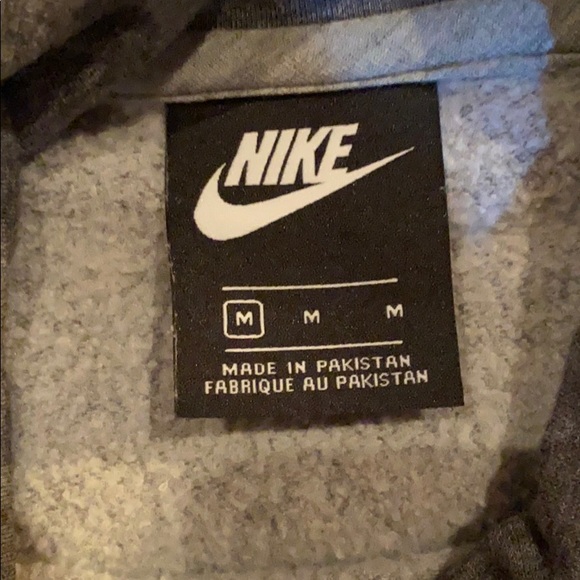 Women’s Nike sweatshirts. Size medium. - Picture 2 of 2